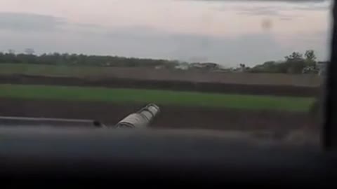 Ukrainian T-72 tank firing on Russian positions