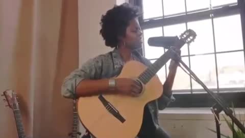 The Star-Spangled Banner - A Very Beautifully Sung Vocal
