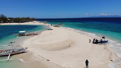 Drones take pictures of small islands in the sea.