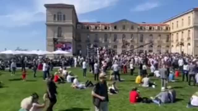 Le bide de Macron en meeting à Marseille