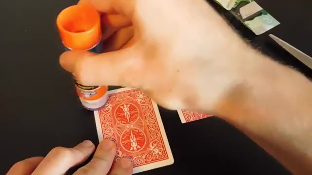 3_Cool_Card_Magic_Tricks_Anyone_Can_Do.(360p).MP4