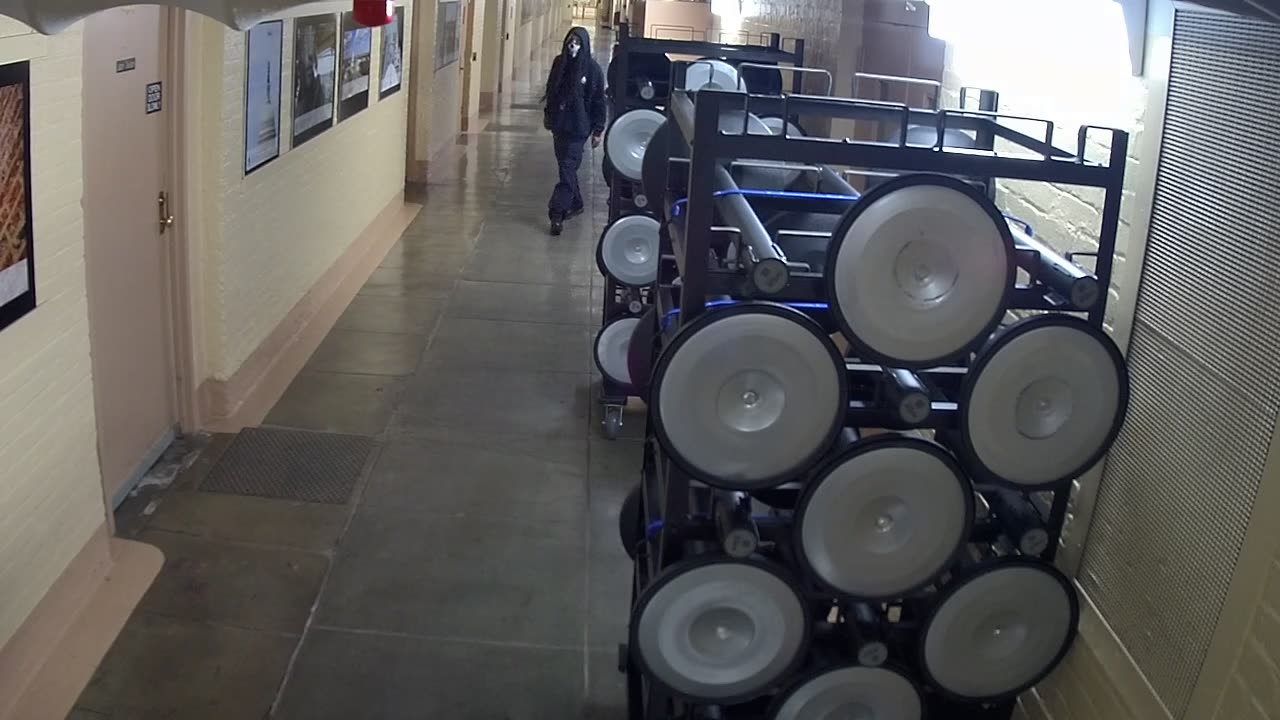0058USCHBAHT46Hallway_2021-01-05_00h40min00s273ms.mp4