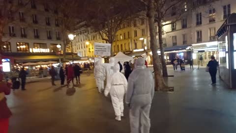 Les Masques Blancs Paris Action Pancartes le 13 décembre