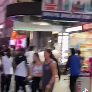 Madness in the Streets as Groups of Teenagers Participate in BLM-Style looting in Central London