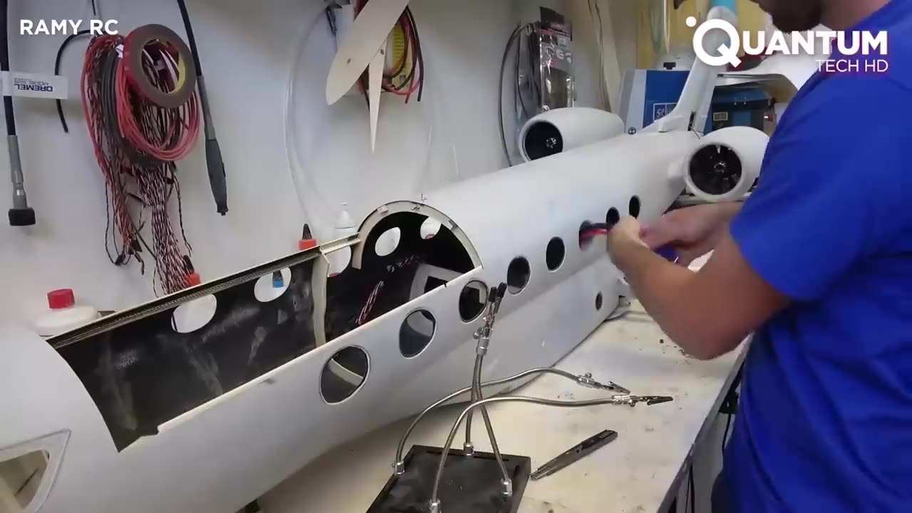 Builds Hyperrealistic RC Jet Plane at Scale - Gulfstream G650