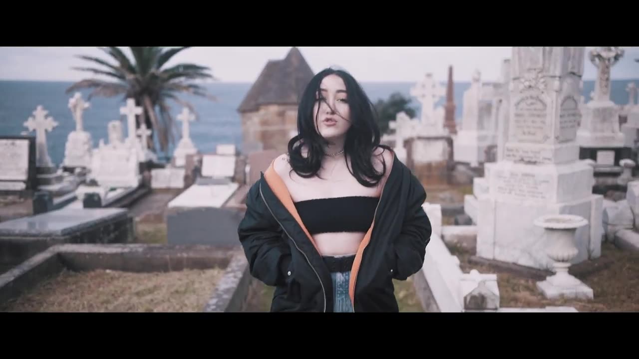 Noah Cyrus - Again (Official Music Video) ft. XXXTENTACION