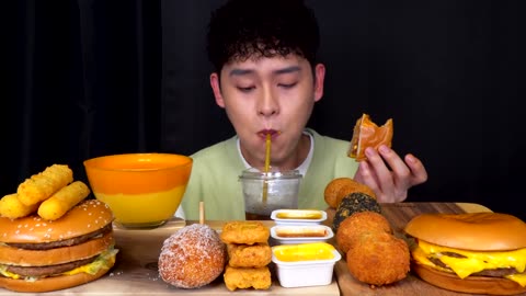 ASMR 불닭치즈속에 트리플치즈버거--미니핫도그 달달구리 치즈볼 먹방McDonald_s Triple Cheese Burger Nuggets Mini Corn Dog MuKBang