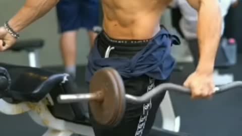 Gym - This Guy Is Ripped!