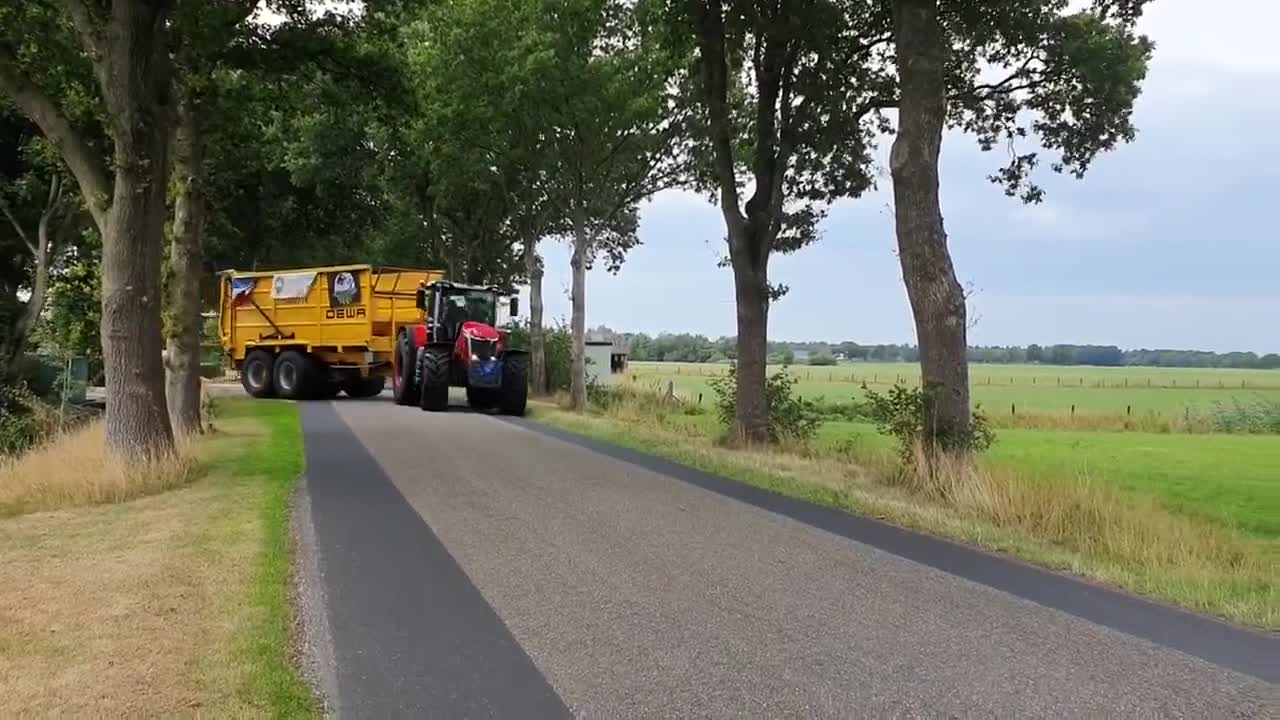 Tractors on their way to Assen