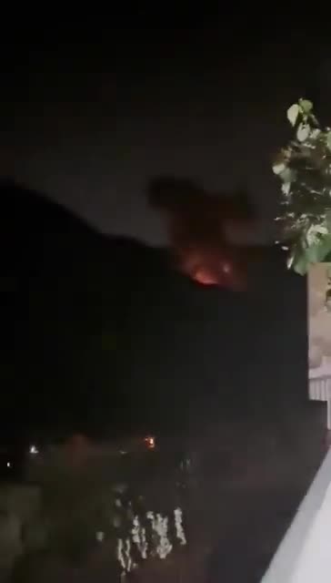 ⚡️🇱🇧🇮🇱BREAKING: Violent israeli airstrikes between Frun and Srifa, south Lebanon right NOW