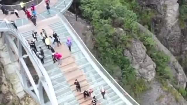 Cracking glass bridge in China _ dangerous glass bridge of China _ Zemtv _ Chines _ shorts.mp4