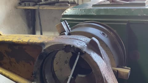 Dozer Part Grinding On Lathe Machine #dozer #lathemachine #caterpillar #ytshorts