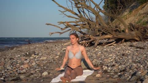 BIKINI BEACH YOGA 
