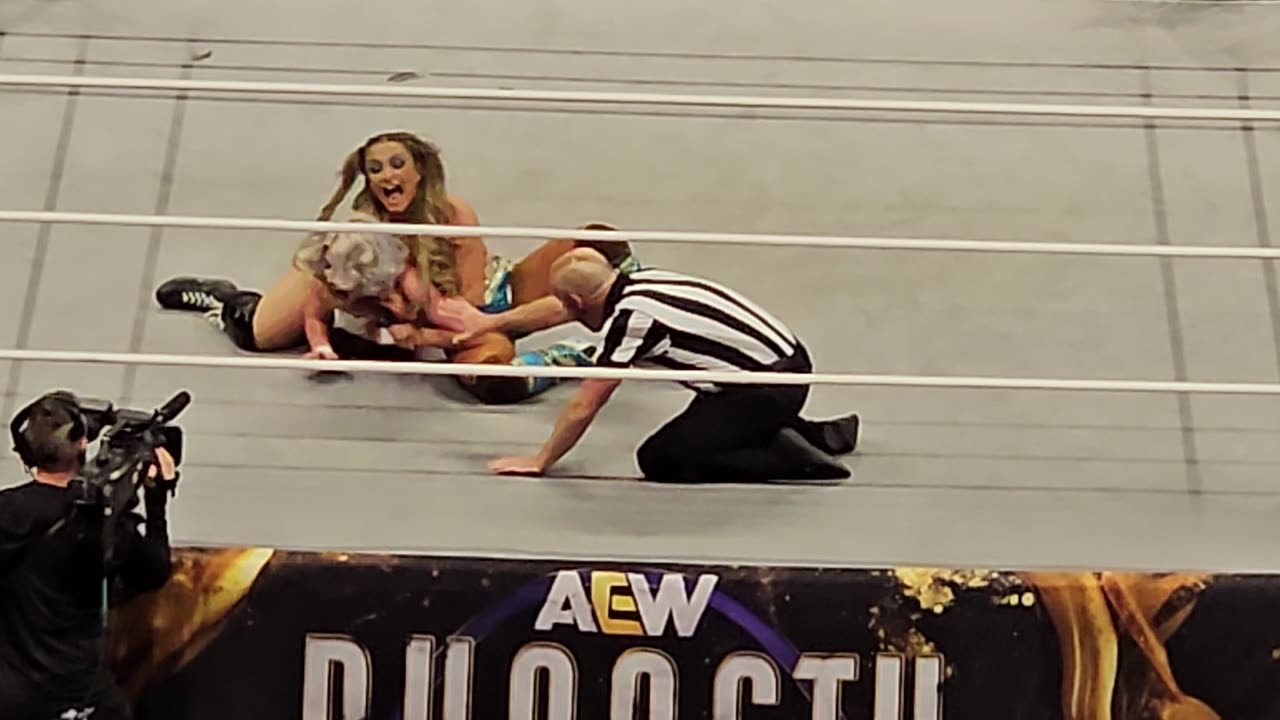 Toni Storm Faces Thunder Rosa in a AEW WRESTLING Ring #CertifiedWrestlingPodcast #RUMBLE