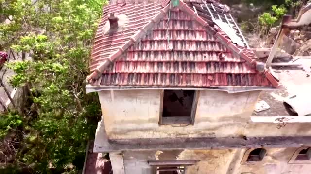 Photographing Lebanon's age-old abandoned houses