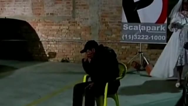 É PARA RIR OU CORRER...