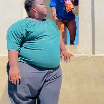 Fatty vs slimy fight for a lays very funny