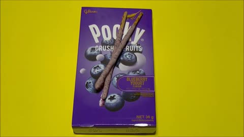 Pocky Crushed Fruits Blueberry Yogurt Packshot vs Product