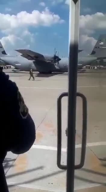 US troops landing Toussaint Louverture International Airport in Haiti's capital