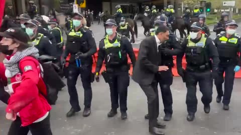 Protesty antywojenne w Melbourne pokazują, że jak to często bywa, przemoc jest podżegana przez