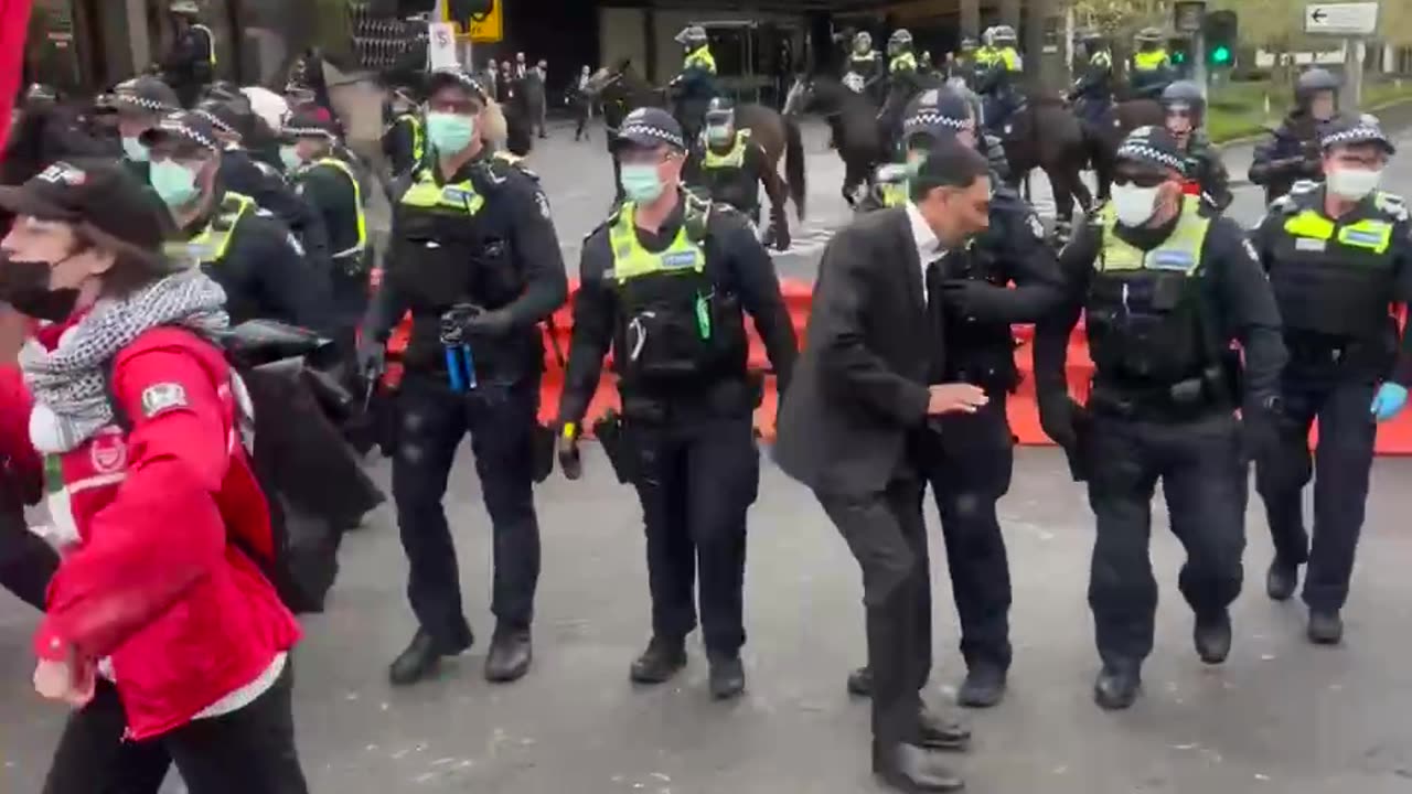 Protesty antywojenne w Melbourne pokazują, że jak to często bywa, przemoc jest podżegana przez