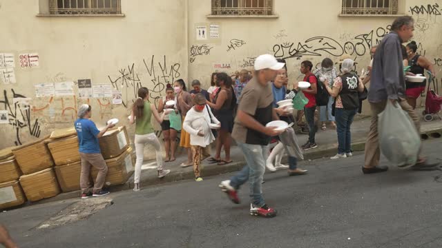 Brazilian Presidential candidates seeking out votes from people living in poverty