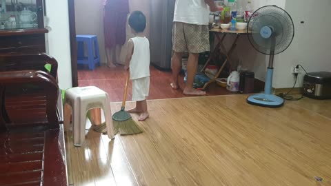 INCREDIBLE ONE YEAR OLD BOY SWEEPS THE HOUSE TO HELP HIS GRANDPARENTS