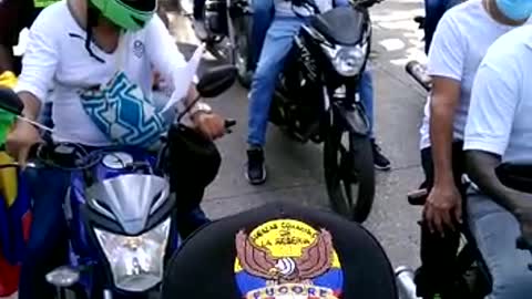 Veterenos de la Policía en caravana