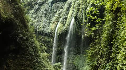 Clip of beautiful waterfalls part 1, or watch them look so beautiful