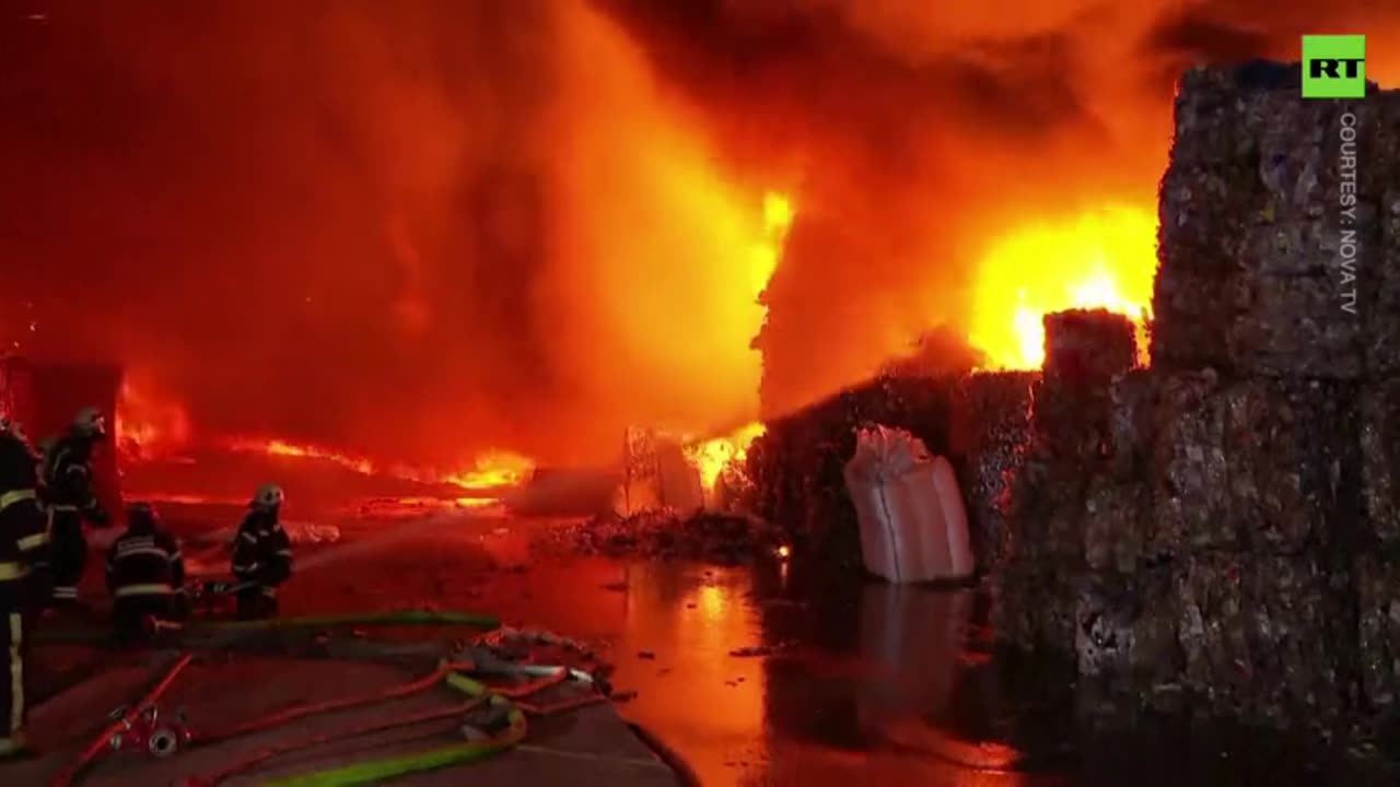 Massive fire engulfs plastics factory in Croatia