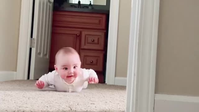 This baby laughs so cute