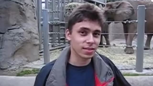 Watch 👀 & know What Will Happen to this Man at the Zoo 🙈