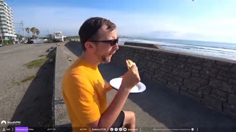 Man gets his ENTIRE lunch stolen by a bird.. 😂