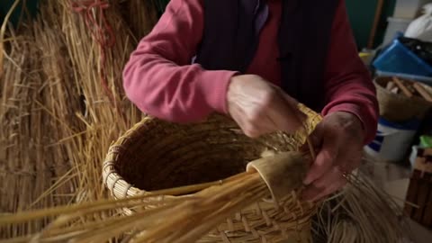 Making a bee skep