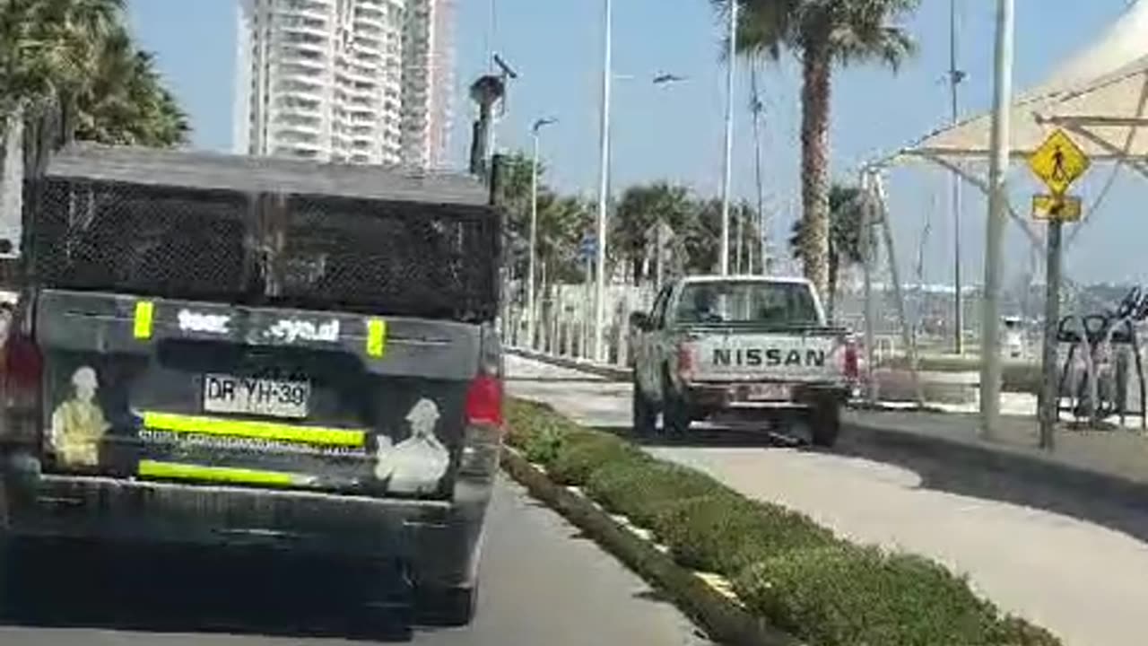 CAMIONETA EN CICLOVÍA