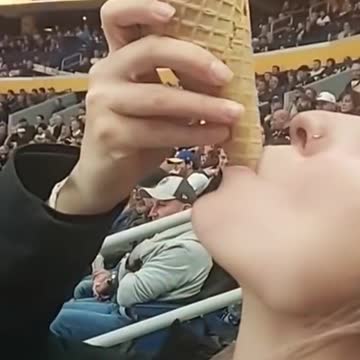 الايس كريم العجيب - نقدر نوصل ل١٠ الاف مشترك ❤️