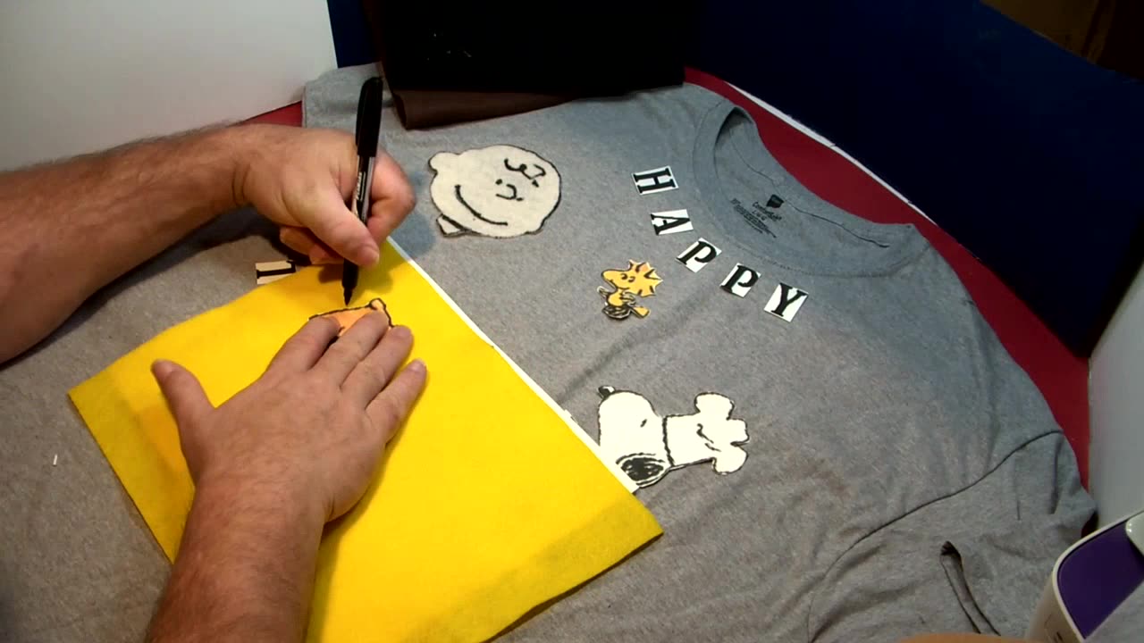 DIY Thanksgiving Peanuts T-Shirt | Step-by-Step Guide with Snoopy, Charlie Brown & Woodstock