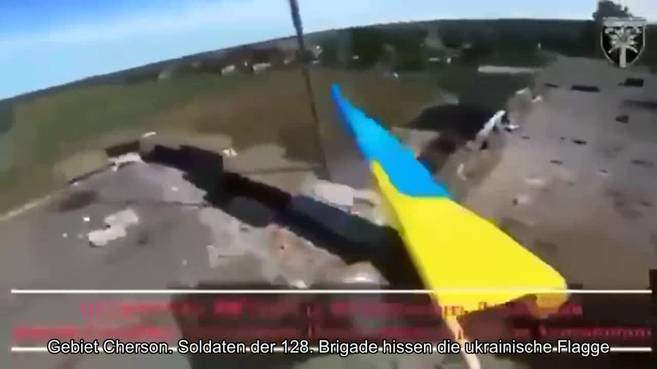 Gebiet Cherson. Soldaten der 128. Brigade hissen im Dorf Novovoznesenskoe die ukrainische Flagge.