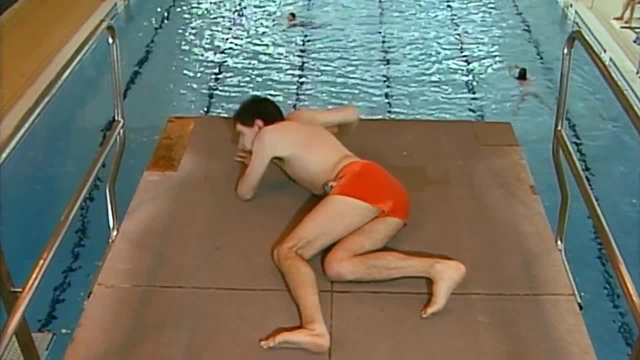 Mr Bean tries to attempt the diving board during the time of swimming.