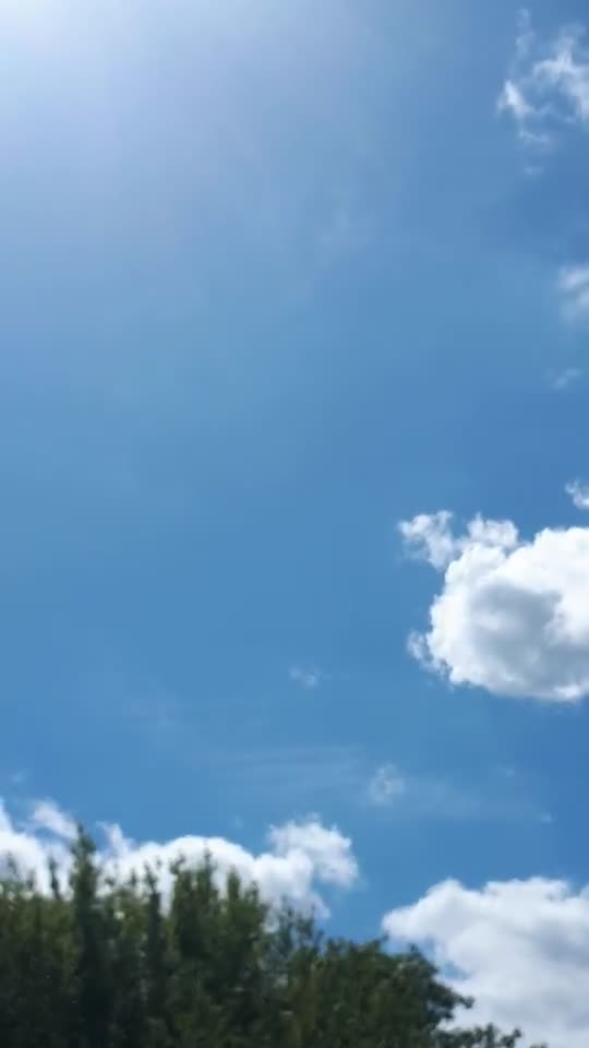 Himmel in Berlin am 22. Mai 2022 so 14:15 Uhr