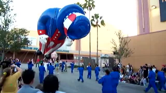 macys parade balloon pops