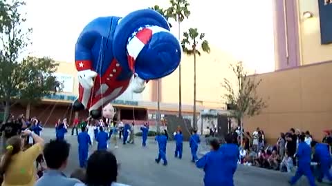 macys parade balloon pops