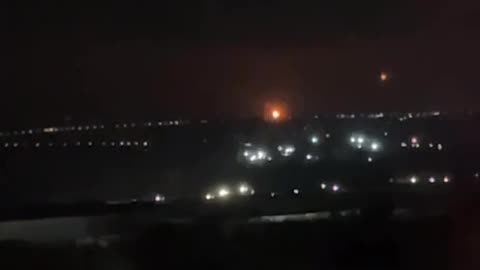 🔥👀 At night, drones attacked Saratov, local residents reported a fire in the