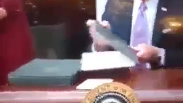 Fake POTUS signing fakes