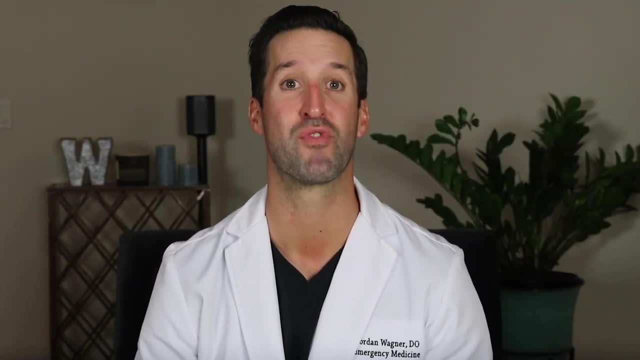 VITAMIN C & COVID? Real Doctor Explains Impressive Benefits of Vitamin C Supplements