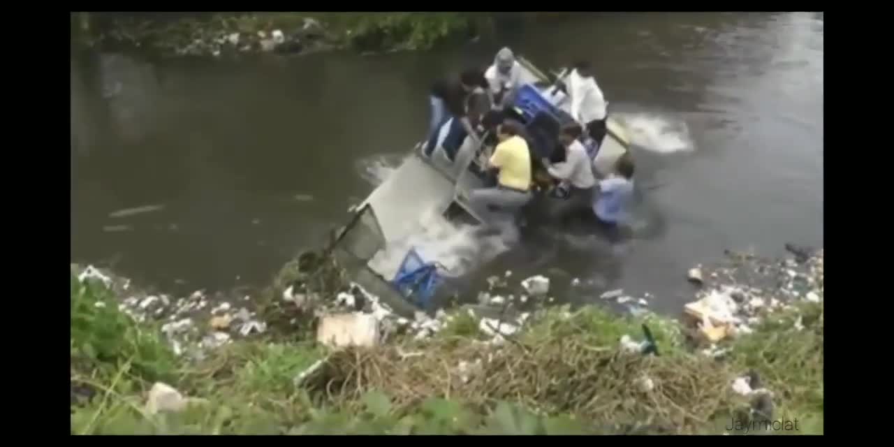 look what happened to this smart boat