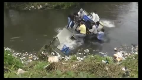 look what happened to this smart boat