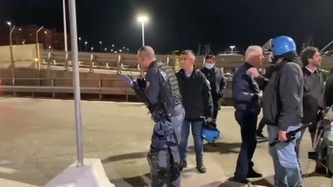 La polizia di Trieste è preoccupata perché ha finito i fumogeni...