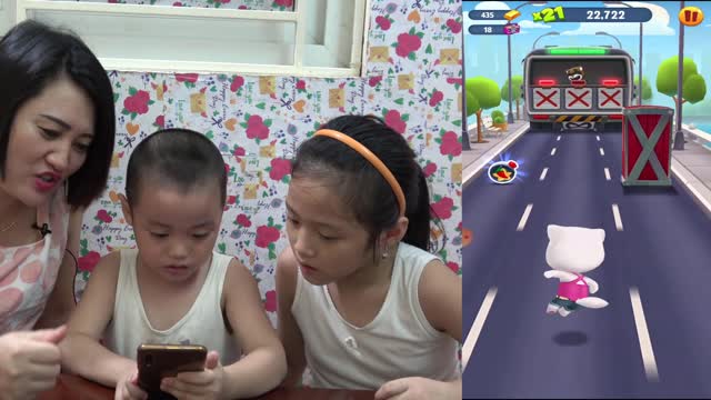 Gia Linh em Cò chơi game truy bắt tên trộm vàng em Cò khóc vì Gia Linh dành lượt chơi