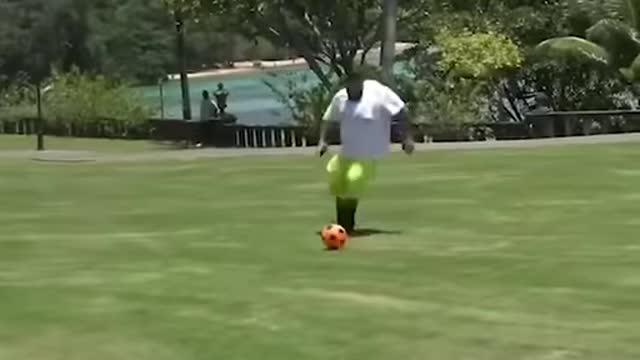 DJ Khaled playing football is.... interesting 😂